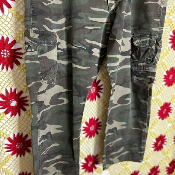 Wrangler Jeans Cargo Camo Pants / Size 40 X 28 - Picture 10 of 15
